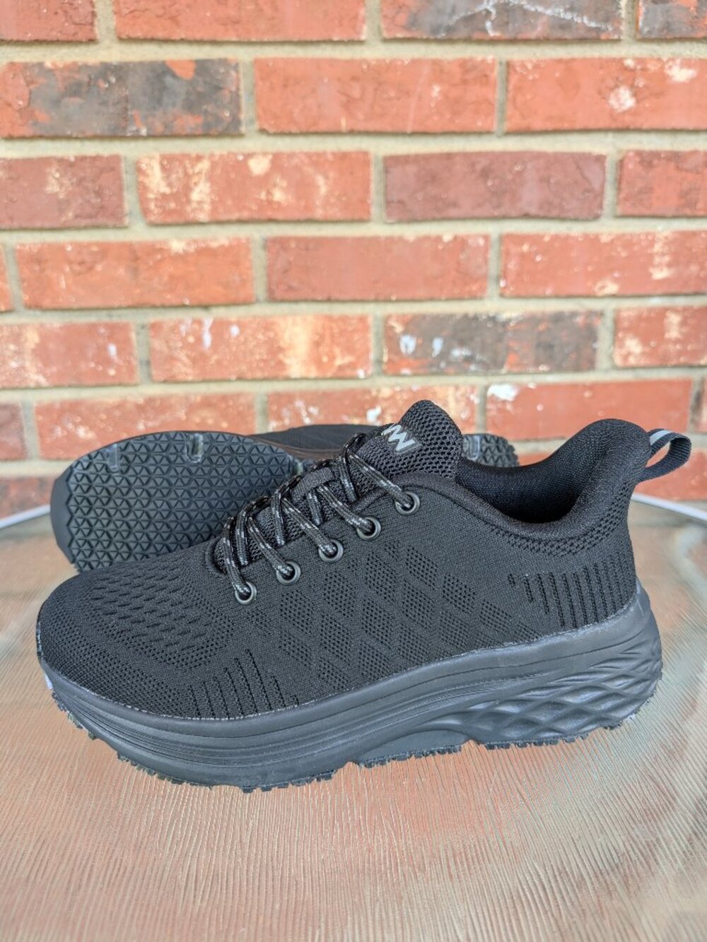 Women's AVW Non Slip Water Resistant Work Shoes Size 8